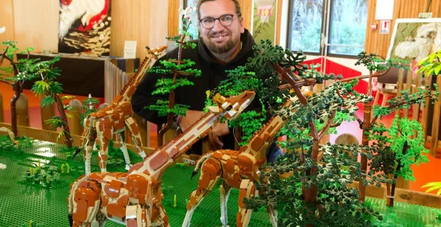 photo  mickaël eymann, auteur de l’exposition, devant une partie de ses créations.  &copy;  thierry creux / ouest-france 
