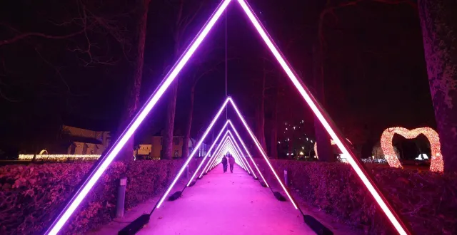 photo  une « porte des étoiles » à la stargate, pour débuter le parcours à l’abbaye de l’épau, près du mans.  &copy;  archives ouest-france 