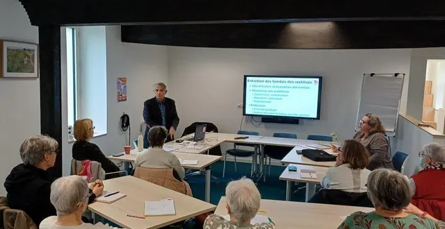 photo  benoît roux, délégué général du souvenir français, lors de son intervention devant les habitants.  &copy;  co 