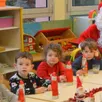 photo  les huit classes de l’école de la voutonne ont reçu la visite du père noël comme ici les petites sections de maternelle. 