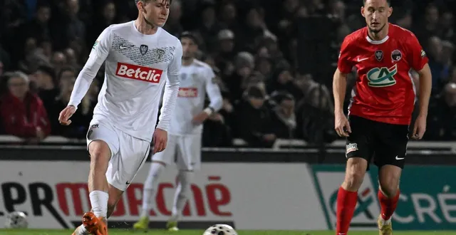 photo  en l’absence d’abdelli et, de surcroît, de belkebla, courcoul a pu avoir un large champ d’expression dans le jeu du sco.  &copy;  jérôme fouquet / ouest-france. 