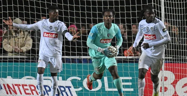 photo  oumar pona : une première dans la cage angevine, vendredi soir.  &copy;  jérôme fouquet / ouest-france. 