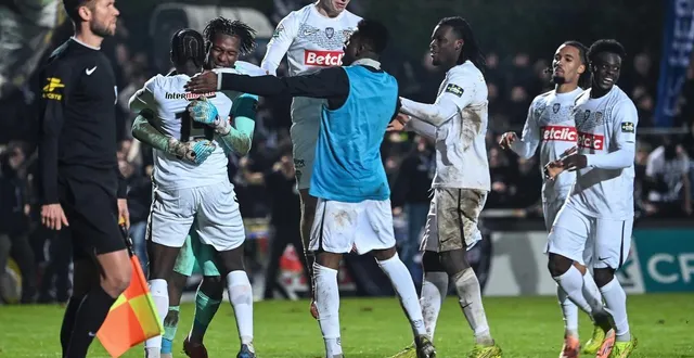 photo  la jeune troupe du sco, à l’image du gardien pona, s’est offert un tour suivant en coupe de france.  &copy;  afp 