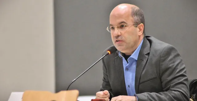 photo  rémi mareau, ici lors d’un conseil municipal en 2022, à sablé-sur-sarthe.  &copy;  archives ouest-france 