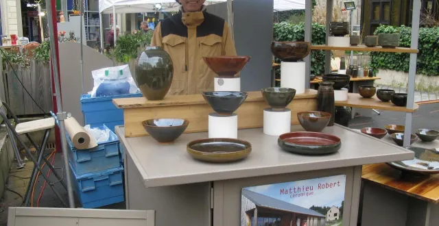 photo  mathieu robert, céramiste à poncé-sur-loir, sera là comme tous les ans.  &copy;  ouest-france 