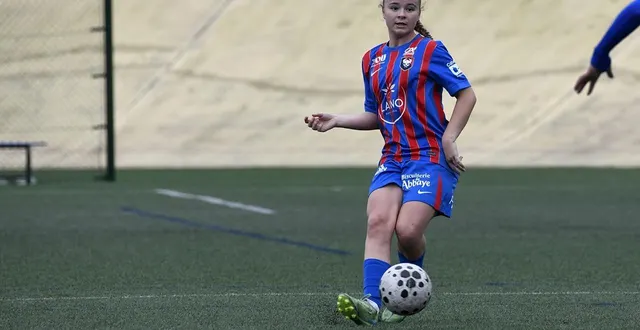 photo  zélie mainier-delarue a inscrit le but vainqueur dans le temps additionnel.  &copy;  archive gérard piwtorak 