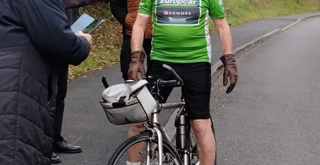 photo  une montée est d’environ 1 km avec un dénivelé de 10 %. une belle performance pour un cycliste de 90 ans  &copy;  ouest-france 