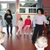 photo la chorégraphe et danseuse fatima leghzal, de la compagnie dounia, est intervenue auprès des écoliers du groupe scolaire public flaubert-la-varende, mardi matin.