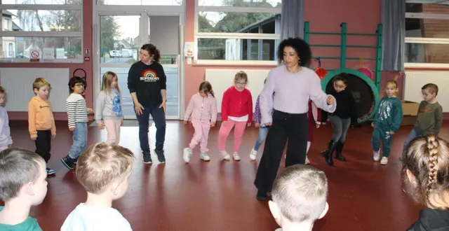 photo  la chorégraphe et danseuse fatima leghzal, de la compagnie dounia, est intervenue auprès des écoliers du groupe scolaire public flaubert-la-varende, mardi matin.  &copy;  ouest-france 