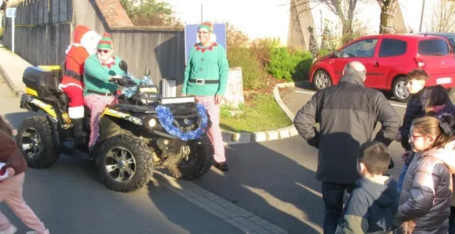 photo  il y avait beaucoup de monde, place de la mairie, pour la venue du père noël, samedi. le père noël a fait son entrée dans la localité sur un quad et a fait une distribution de friandises avant de rejoindre la salle du bon laboureur où s’est déroulé un spectacle de magiciens.à l’issue de cette venue, la municipalité et le comité des fêtes ont offert un goûter et des cadeaux aux enfants de la commune.  &copy;  ouest-france 