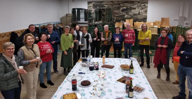 photo  les participants, avec annie cottineau (6e à gauche).  &copy;  co 