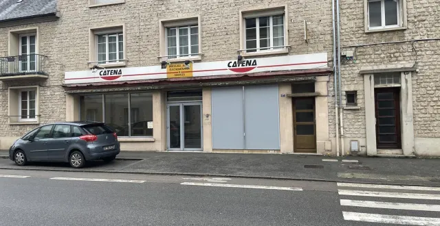photo  l'ancien magasin catena va provisoirement accueillir l'agence du crédit mutuel d'argentan  &copy;  ouest-france 