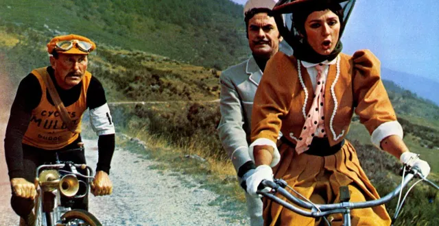 photo  l’actrice monique tarbès aux côtés de robert hirsch et bourvil dans la comédie les cracks sortie en 1968.  &copy;  archives photo by fides / regina films / collection christophel via afp 