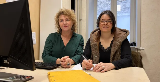 photo  véronique nicolas, directrice du ccas, aux côtés d’anne-françoise burlot, accompagnante sociale et coordinatrice du dispositif alen’semble, qui accompagne les séniors d’alençon (orne).  &copy;  ouest-france 