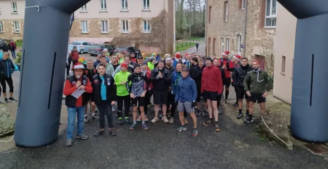 photo  les participants à l’épreuve de 13 km du trail des foulées vertes juste avant leur départ.  &copy;  ouest-france. 