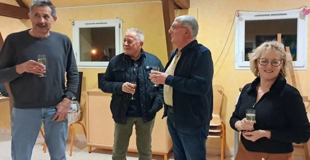 photo  vendredi soir, les prix ont été remis aux plus belles maisons illuminées de rai.  &copy;  ouest-france 