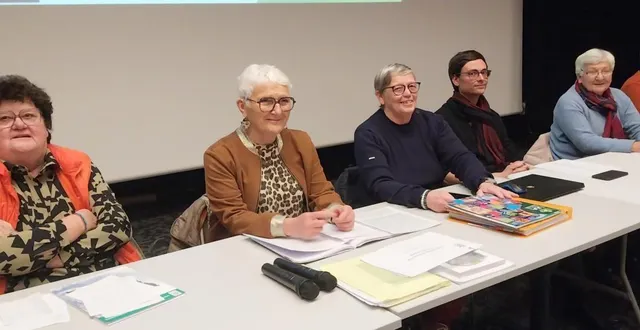 photo  à partir de la gauche sylvaine fourré, responsable adjointe ; anne-marie caillet, présidente de l’uia de normandie ; catherine sallard, responsable de l’antenne ; théo scherer, référent universitaire ; blandine barré, responsable adjointe et jacqueline letissier, trésorière.  &copy;  ouest-france 