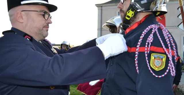 photo  freddy lhumeau a reçu la médaille d’argent pour 20 ans de service.  &copy;  le maine libre 