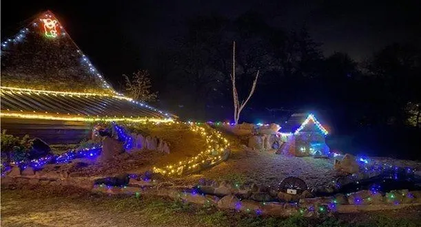 photo  la fête des lumières illumine le moulin de rotrou pendant toute la période des fêtes.  &copy;  le maine libre 
