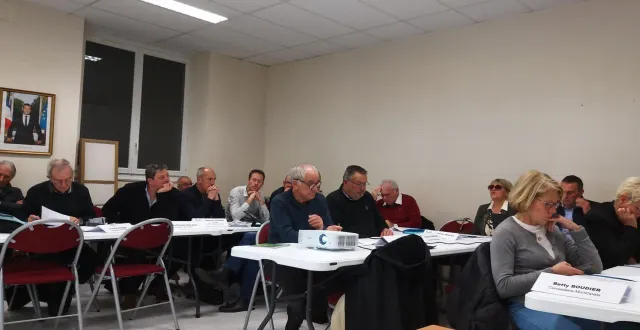 photo  les élus ont adopté plusieurs délibérations, mardi, lors du conseil municipal.  &copy;  ouest-france 