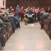 photo c’est devant plus de 300 personnes que coro al dante, l’association dante alighieri du mans, invité par le double chœur chant’ecomm (écommoy) et poly’sons de bercé (mayet) a donné de la voix pour le concert de noël, dimanche soir. chant’la vie, de cérans-foulletourte, était aussi de la partie. coro al dante a longuement été applaudi. le concert s’est terminé par des chants en commun des quatre chœurs.
