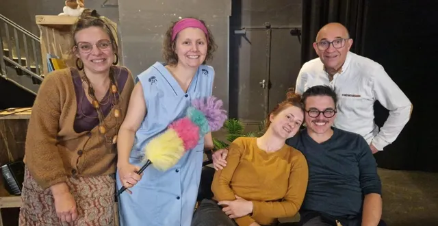 photo  des joyeux comédiens viennent de démarrer leur saison théâtrale.  &copy;  co 