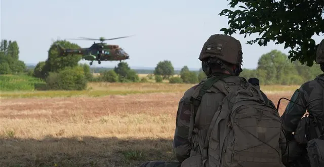 photo  durant deux jours, 300 militaires du 2e rima participent à un exercice dans la campagne de bonnétable.  &copy;  ouest-france 