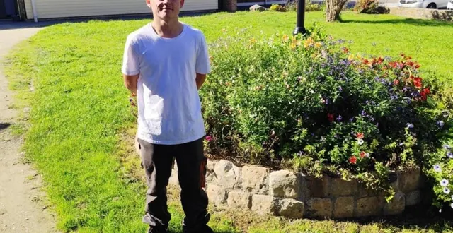 photo  théo delorme vient de créer son entreprise de paysagiste sur le bailleul.  &copy;  le maine libre 