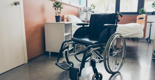 photo  « ainsi, deux personnes en situation de handicap peuvent partager une même chambre sans se connaître ni partager d’affinités. » photo d’illustration.  &copy;  deagreez / getty images 