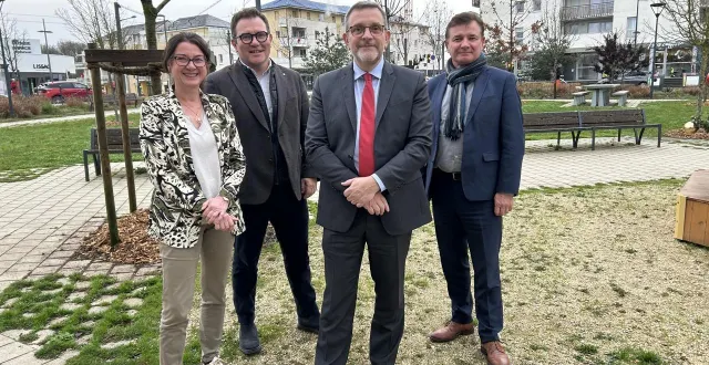 photo  philippe bolo au centre avec ses colistiers nathalie prince, philippe bourgeteau et pierrick thuaud  &copy;  . ouest-france 