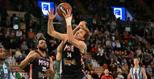 photo  dileo, auteur de 21 points a porté le msb dans la victoire face à limoges.  &copy;  photopqr/populaire du centre/stéphane lefèvre 