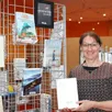 photo catherine delaunay est ravie d’être en poste à la médiathèque intercommunale.