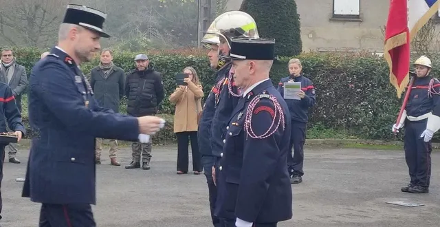 photo  plusieurs sapeurs-pompiers ont été mis à l’honneur.  &copy;  joseph bouildé 