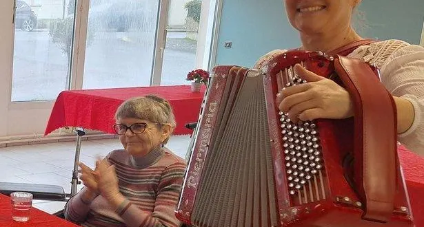 photo  les aînés lors d’une rencontre interétablissements à marolles-les-braults.  &copy;  le maine libre 