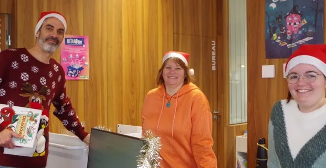 photo  salariés et bénévoles accueillent les lecteurs pendant les vacances scolaires.  &copy;  le maine libre 