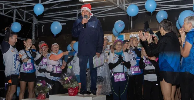 photo  malgré les trombes d’eau, la bonne humeur est restée intacte samedi soir parmi les amis d’alain, du club de saint-sylvain-d'anjou.il a également pu compter sur la présence de sa famille, dont une partie venue d’allemagne, pour l’occasion.  &copy;  jean luc lepage 