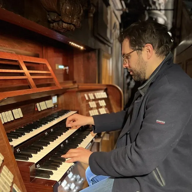 photo les yeux rivés sur ses quatre claviers, thomas pellerin apprécie les moments d’improvisation.  ©  ouest-france.