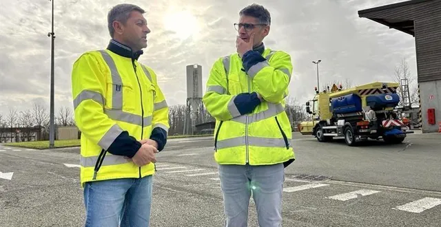 photo  stéphane potdevin, adjoint au responsable d’exploitation du district maine, et benoît busson, manager des agents routiers au centre d’exploitation de maresché.  &copy;  le maine libre 