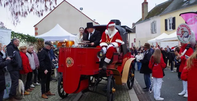 photo  à champagné, le père noël traverse les époques en circulant à bord de la e-mancelle !  &copy;  photo le maine libre 