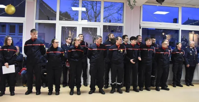 photo  c’était l’occasion de mettre à l’honneur les sapeurs-pompiers des deux centres.  &copy;  le maine libre 