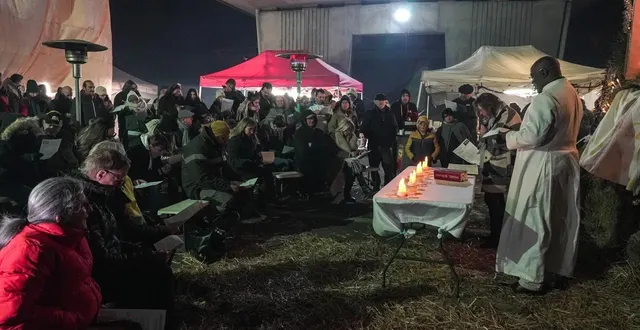 photo  des agriculteurs mobilisés à cestas sur l’a63 près de bordeaux ont passé le réveillon de noël sur le barrage, une messe s’est également tenue ce mercredi 24 décembre 2025.  &copy;  thomas bernardi/afp 