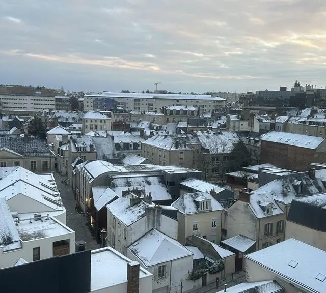 photo le ciel devrait rester bleu et le soleil devrait briller aujourd’hui.  ©  photo le maine libre