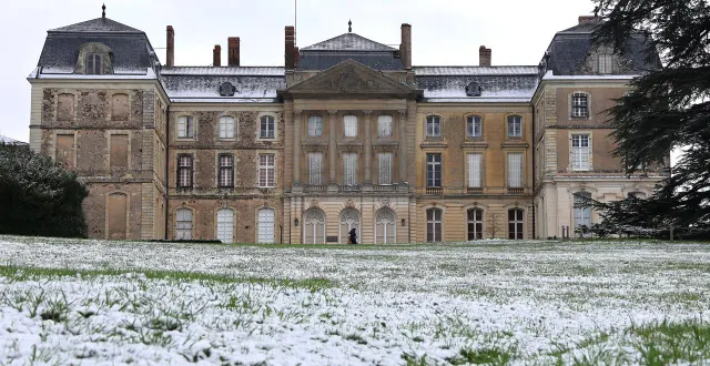 photo  le château de sablé-sur-sarthe sous un fin manteau blanc, jeudi 25 décembre 2025, à 10 h.  &copy;  ouest-france 