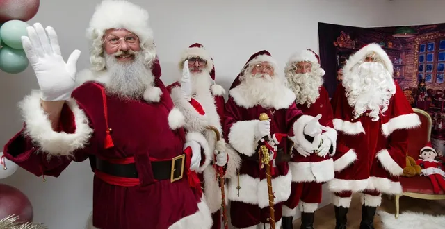 photo  une formation professionnelle de père noël menée par christophe le cadre (de my happy compagny) permet au père noël d’assurer la saison des fêtes au top.  &copy;  thierry creux / ouest-france 
