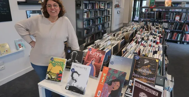 photo  mazé, le 19 décembre 2025. coralie rabaud, responsable du pôle bd à la bulle, présente la sélection du douzième prix ellipse(s), élaborée en partenariat avec la maison de la bd de blois.  &copy;  co – agathe le nueff 