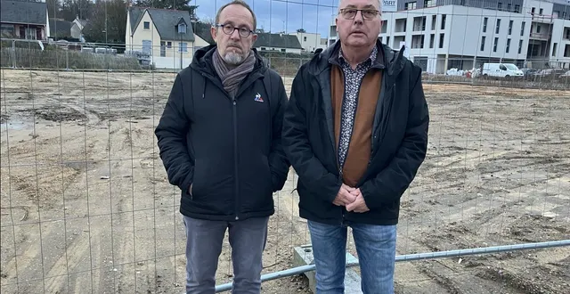 photo  bruno fronteau, adjoint en charge de l’urbanisme, et jean-jacques girard, maire, ont communiqué sur le futur bâtiment  &copy;  . ouest-france 