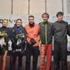 photo les meilleurs finalistes féminines et masculins sur le podium.