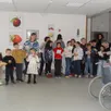 photo les enfants du cathé de la paroisse ont rendu visite aux résidents en cette veille de fêtes de fin d’année.