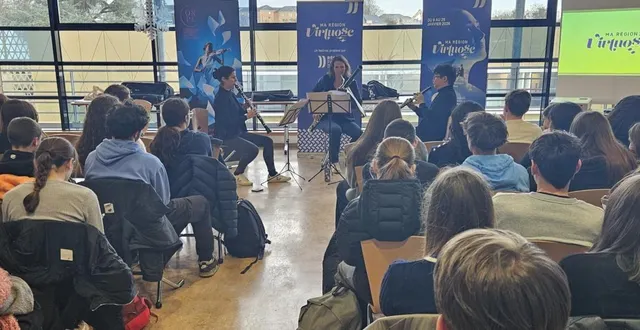 photo  les élèves du lycée ont bénéficié d’un concert suivi d’un échange avec trois musiciens de l’onpl.  &copy;  le maine libre 