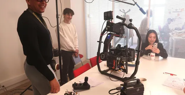 photo  tournage d’un film à la rédaction du courrier de l’ouest.  &copy;  co - yvan georget 